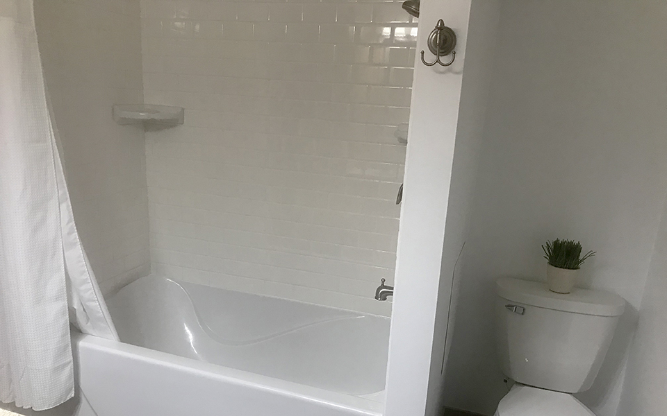 bathroom 1 with tub